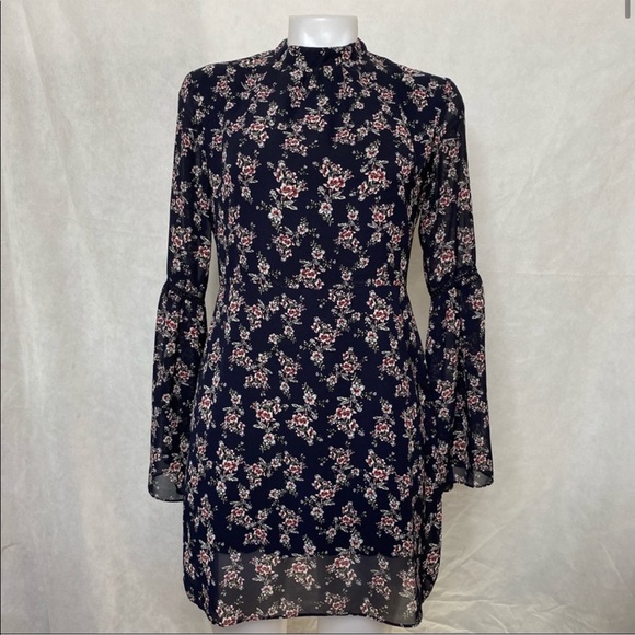 emory park Dresses & Skirts - Emory Park Bell Sleeve Floral Dress